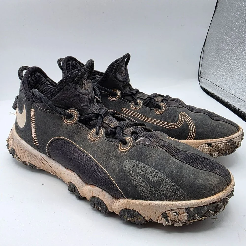 Nike Future Field GS Boys Size 5.5 Black Turf Shoes Sports Outdoors Athletic